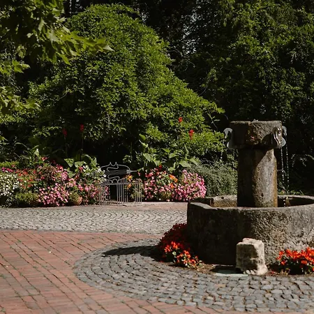 Dom W Starym Parku Отель Biskupice (Poznan)