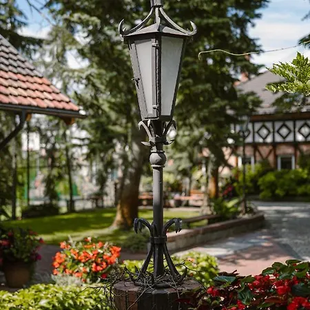 Dom W Starym Parku Отель Biskupice (Poznan)