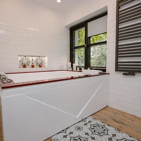 Отель Dom W Starym Parku Biskupice (Poznan)