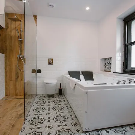 Отель Dom W Starym Parku Biskupice (Poznan)